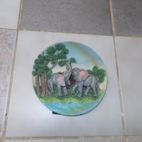 Vintage 3D Elephant Plate, 8"x8" - Picture 4 of 5